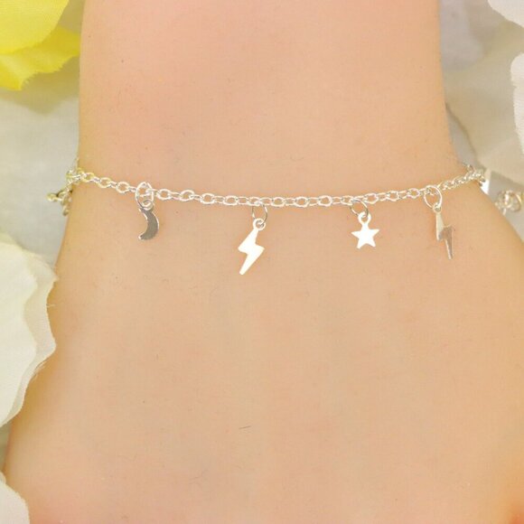 "Minimalist Bracelet, Sleek & Modern Design, Women’s Fashion, YC110242-B - Picture 1 of 10